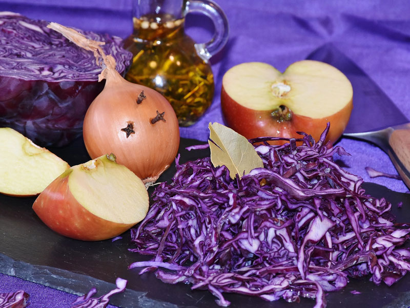 Salata sa jabukama, kupusom i sirom